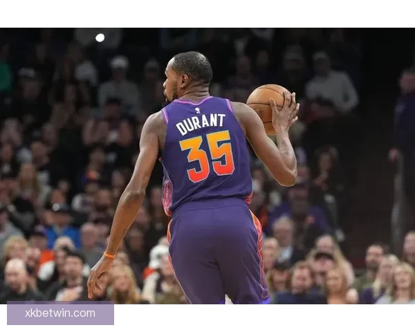 字母哥谈球队管理：领袖作用助力边缘球员保持积极心态传递正能量